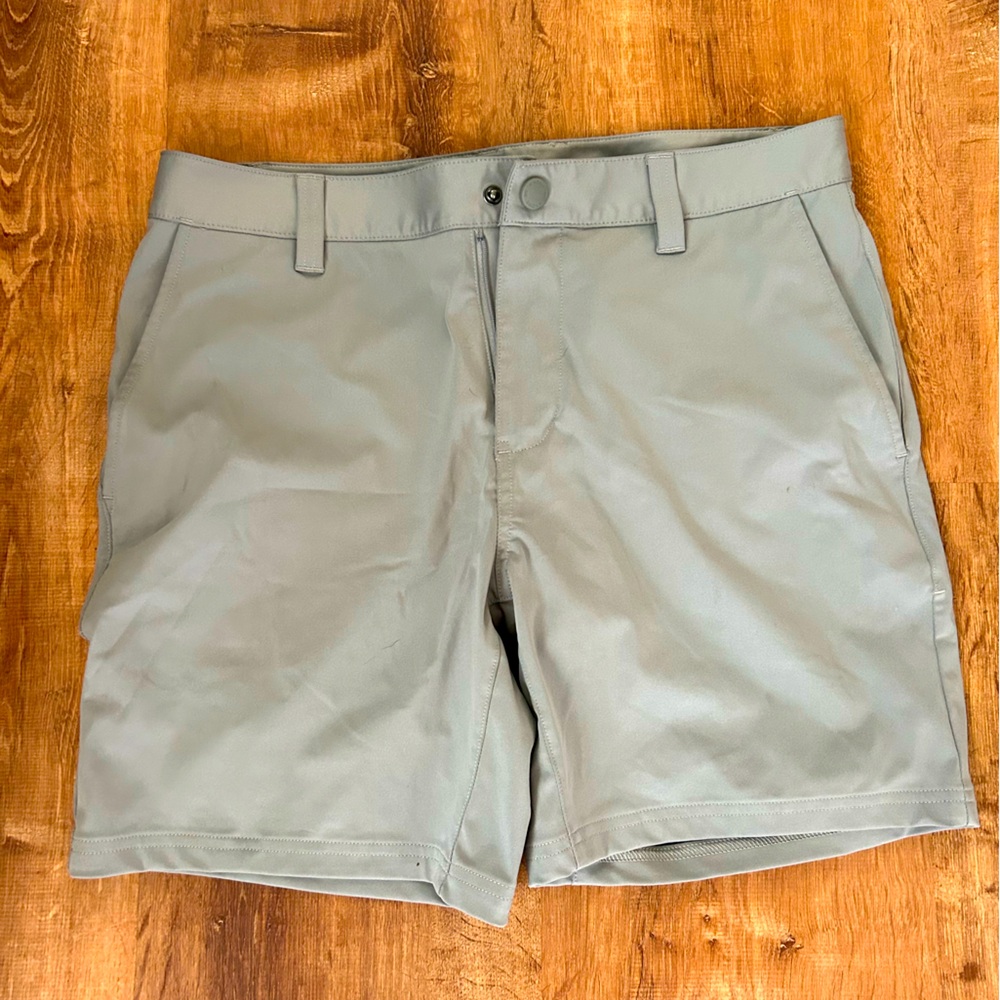 RHONE Commuter Short - Size 31 - 7” inseam - Light silver